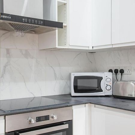 Comfortable Flat In Hammersmith Apartment London Bagian luar foto