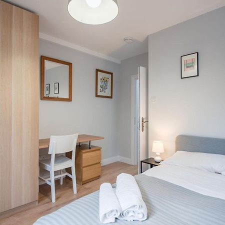 Comfortable Flat In Hammersmith Apartment London Bagian luar foto