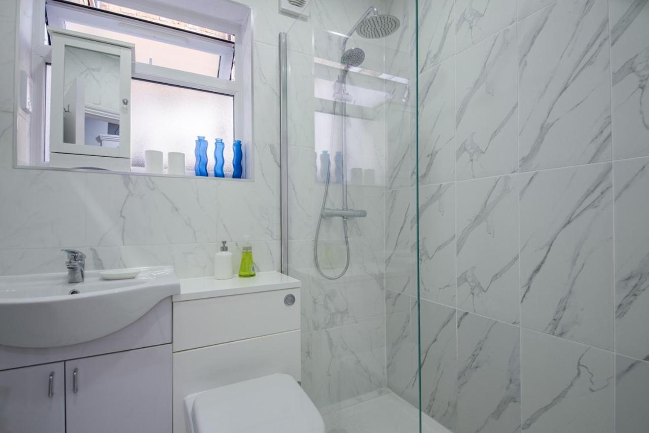 Comfortable Flat In Hammersmith Apartment London Bagian luar foto